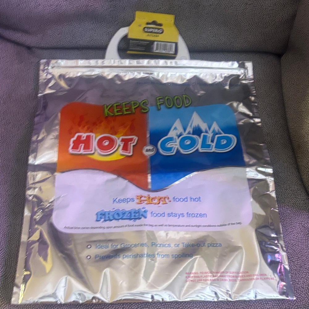 🎄 3/$15 Hot and Cold Food Bag - Silver